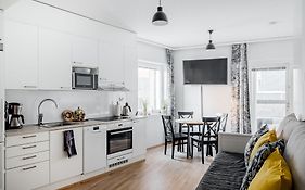 32M2 Condo & Own Parking Place Indoors